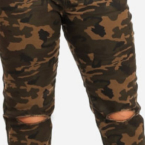 PLUS SIZE CURVY ARMY PRINT PANTS - Picture 4 of 4